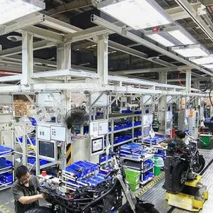 High-Performance Motorcycle Assembly Process with Advanced Technology Integration