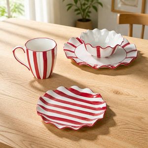 16PCS Ruffled Edge Porcelain Color Red Kitchenware Plates Tableware Ceramic Dinner Set