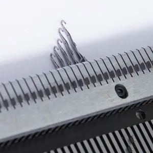 Computerized Raschel Blanket Flat Knitting Machine in Blue