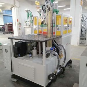 Precisely Positioning Automated Disc Injection Molding Machine