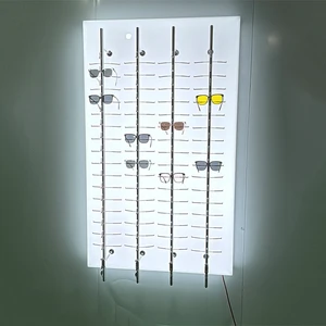 Fabrik maßgeschneiderte Wandmontage Brillenanzeige abschließbare Brillenanzeige Stangen Sonnenbrillenanzeige Acryl optische Ausstellungsregal mit LED-Licht