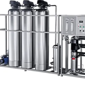 Trinken von Umkehrosmosewasser, reine Reinigung, Reiniger, reinigen, Reinigung, Filtration, Filter, Behandlungsmaschine, System